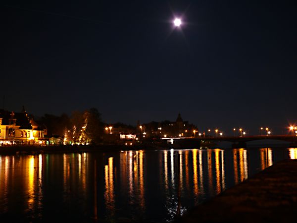 Rheinufer in Konstanz bei Nacht