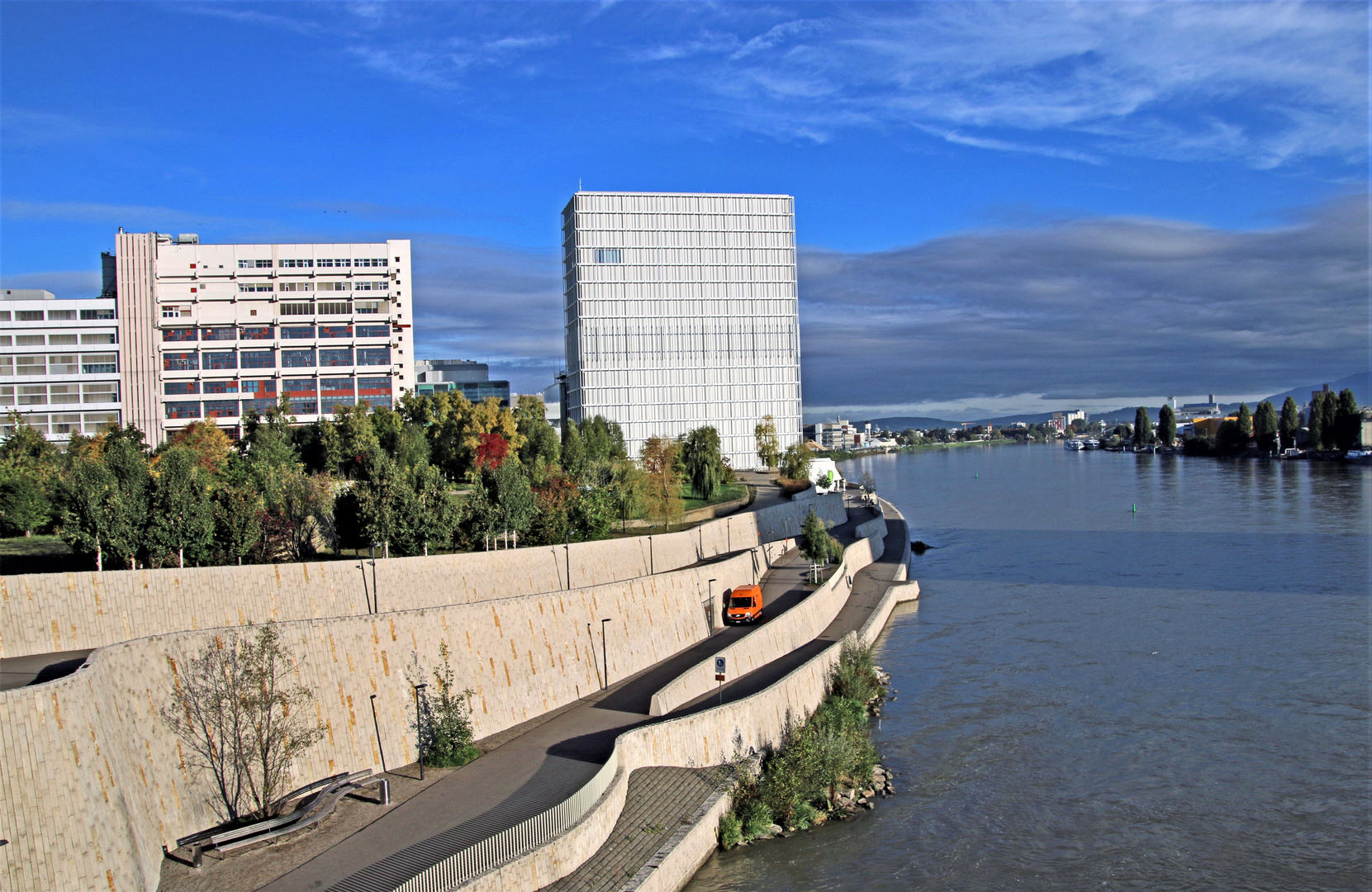 Rheinufer Promenade