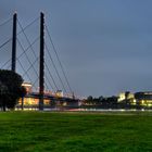 Rheinwiesen Düsseldorf mit Blick auf den Medienhafen