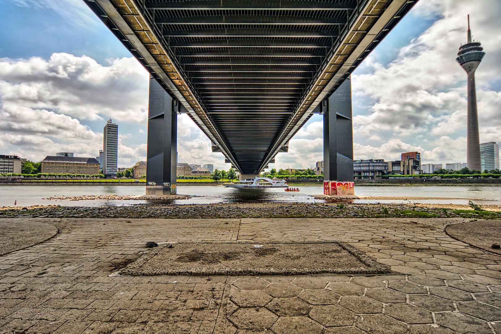Rhine_Knee_Bridge_Düsseldorf_Germany_August_Egon Hammel