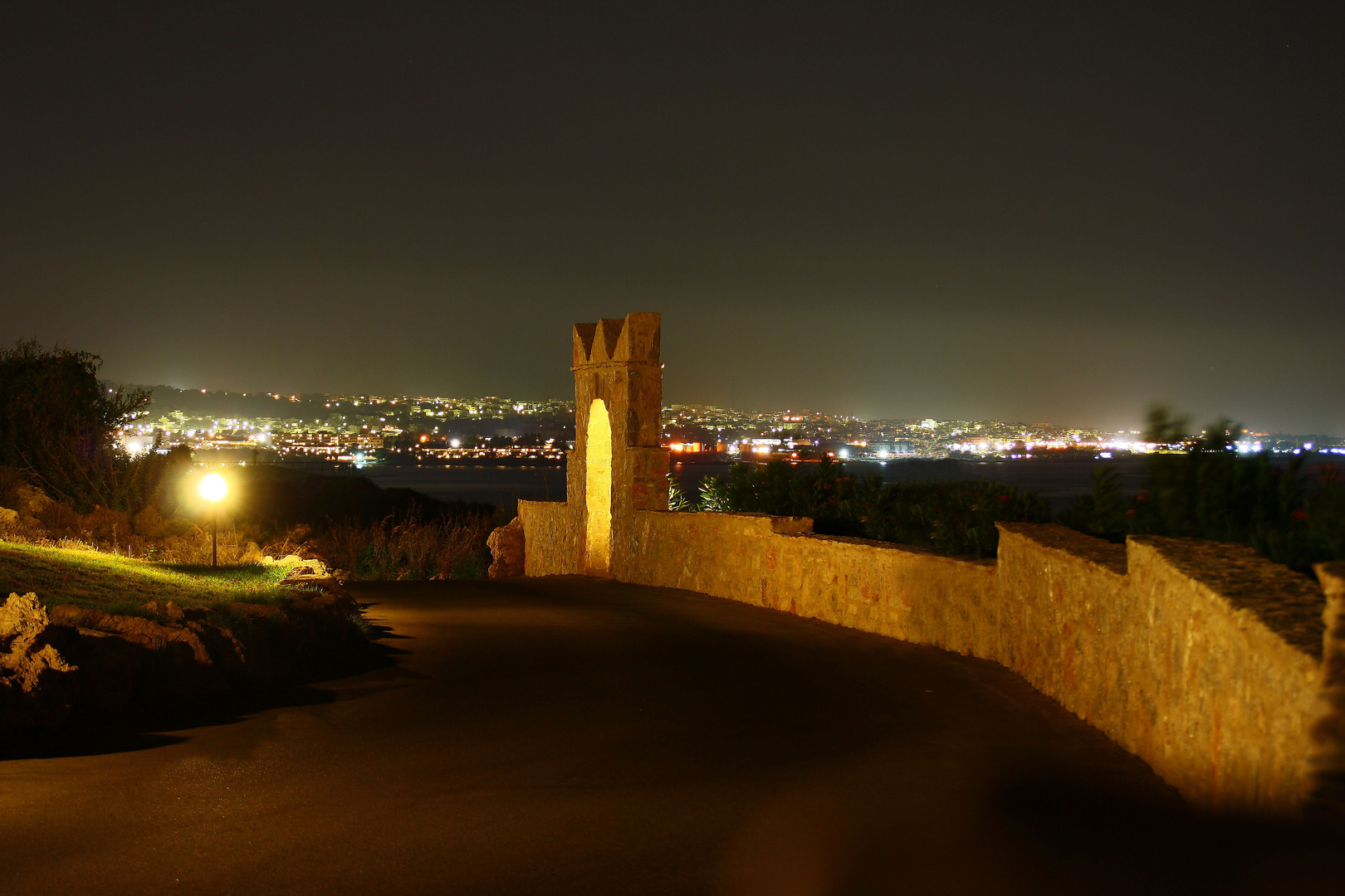 Rhodos bei Nacht