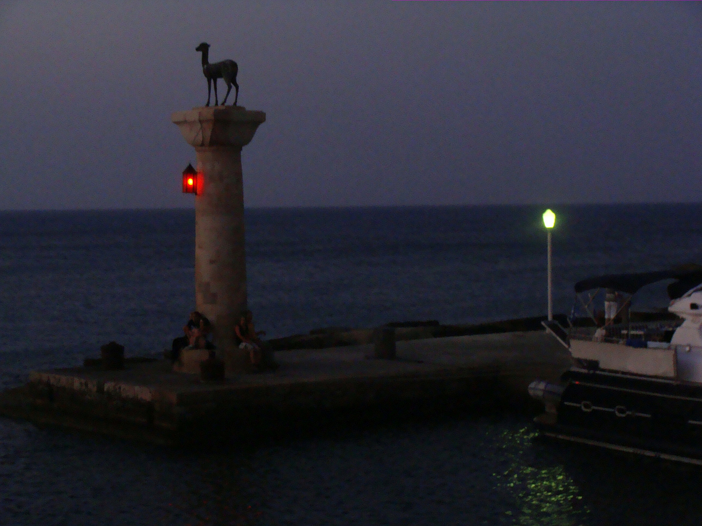 Rhodos bei Nacht