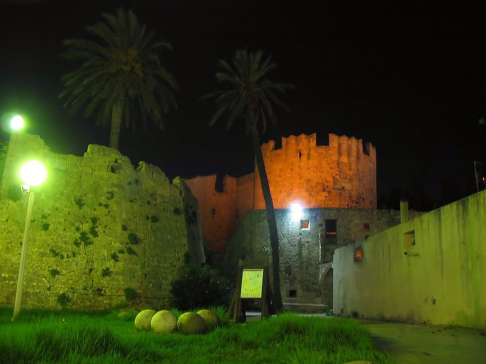 Rhodos bei Nacht