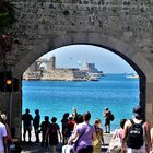 Rhodos Stadt - zurück durch das Stadttor zum Hafen