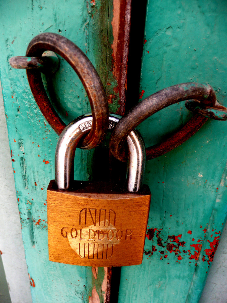 Rhodos, Tür mit Schloss Foto & Bild | europe, greece, rhodos Bilder auf