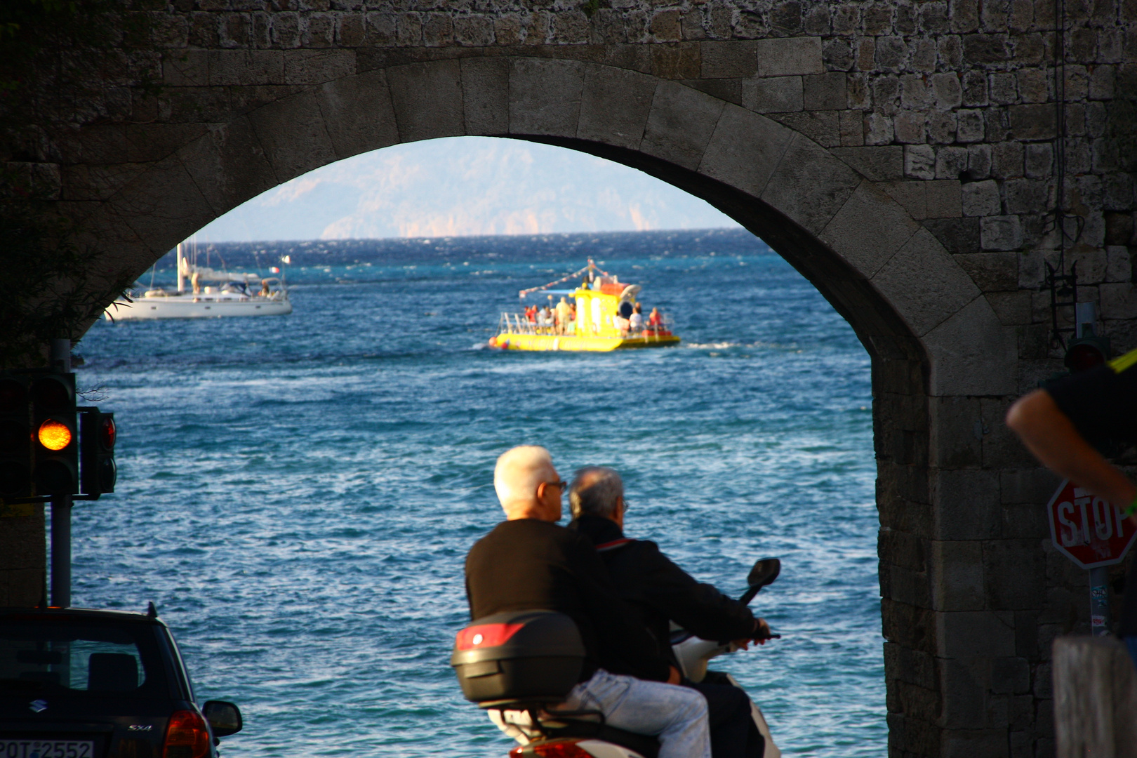 Rhodos.City. Am Fenster 3