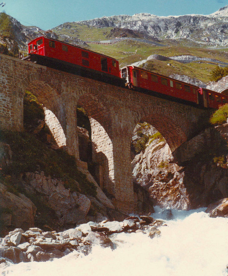 Rhonebrücke beim Kehrtunnel Gletsch, August 1978