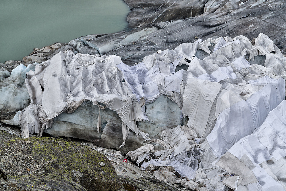 RHONEGLETSCHER à la Christo (2)