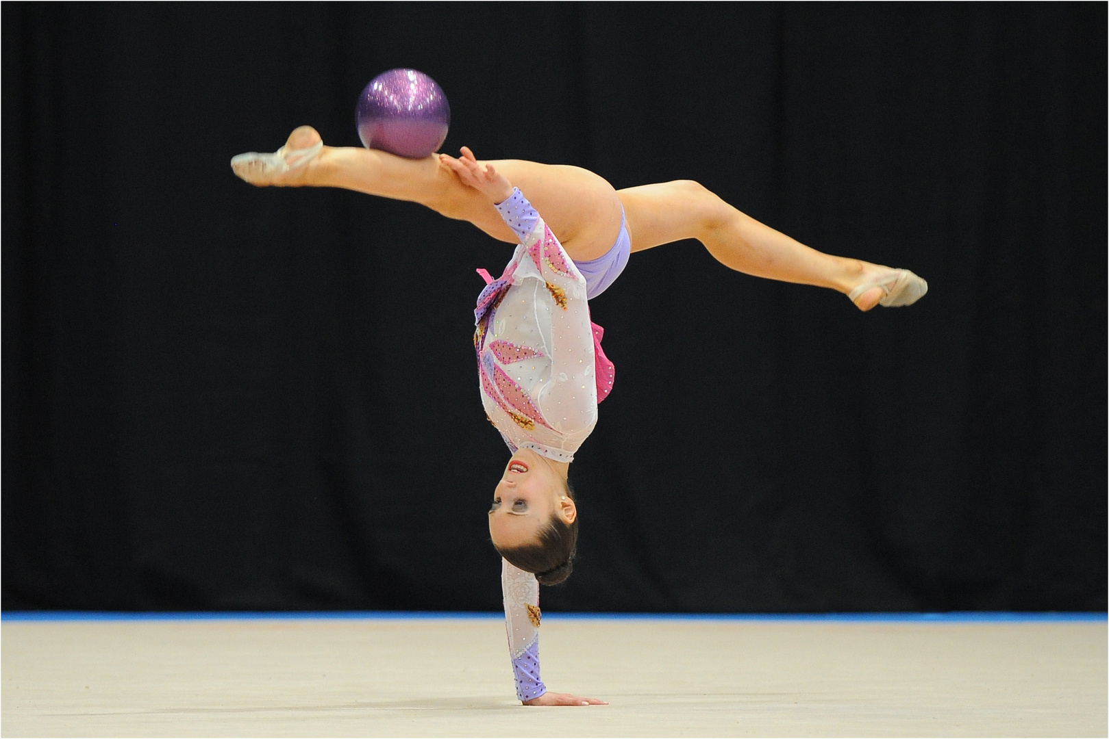 rhythmische-sportgymnastik-ball-foto-bild-sport-fotos