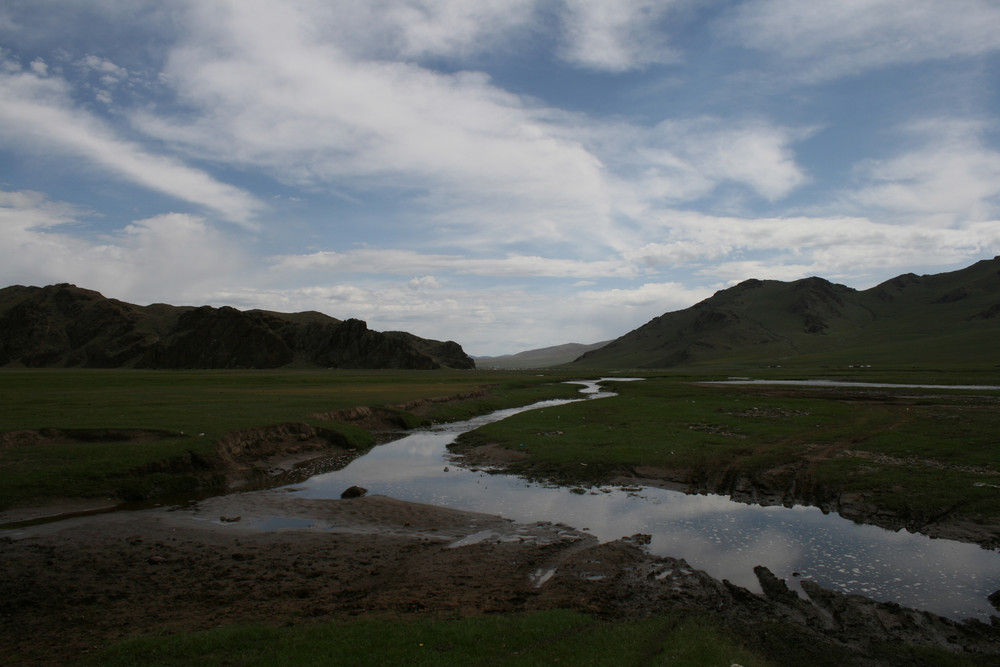 riachuelos en las montañas mongolas