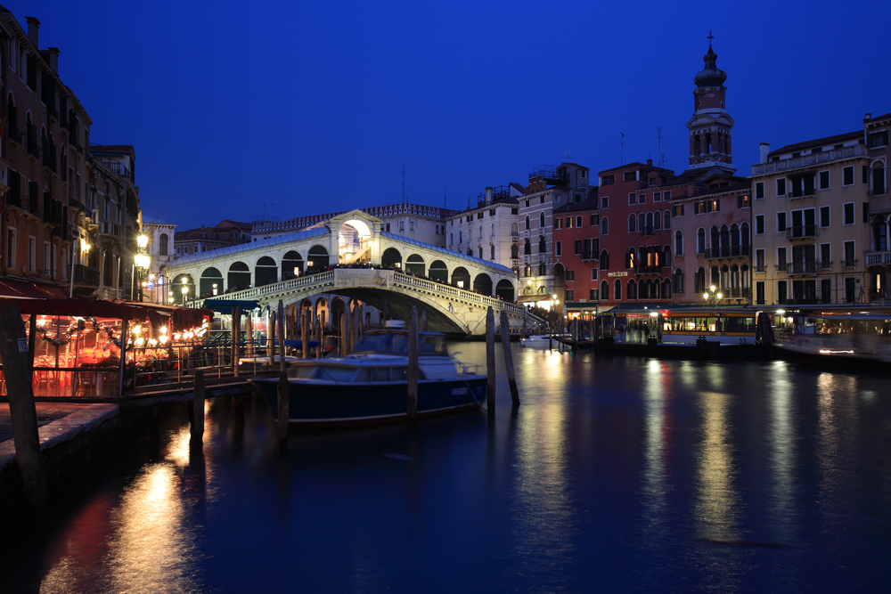 Rialto bei Nacht