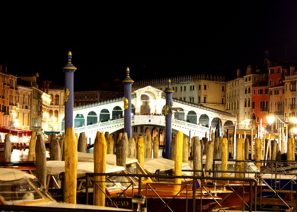 Rialto bei Nacht