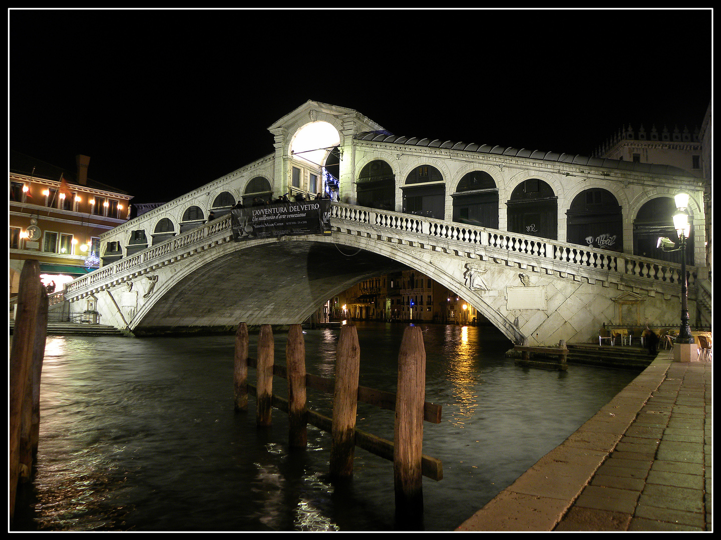 Rialto Brücke bei Nacht