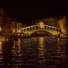 Rialto Brücke bei Nacht