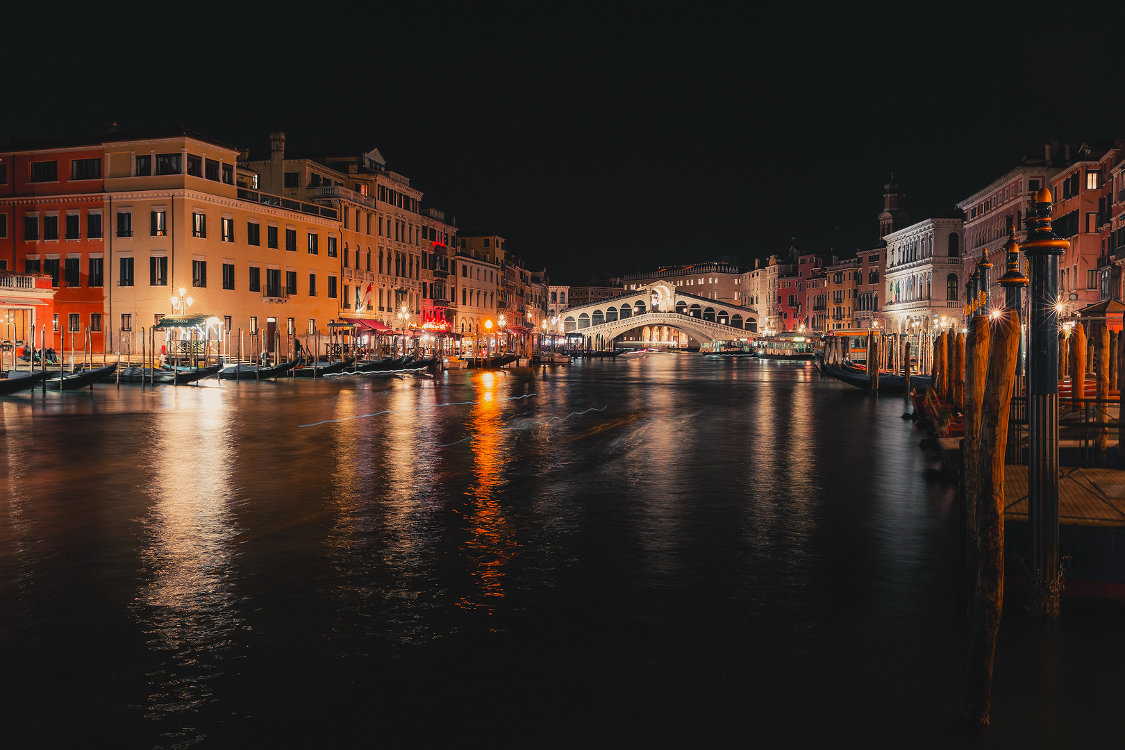 Rialto Brücke bei Nacht