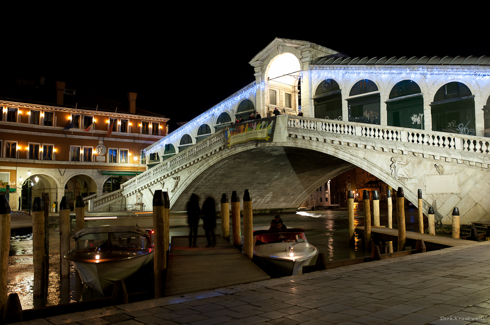 Rialto Brücke bei Nacht