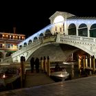 Rialto Brücke bei Nacht