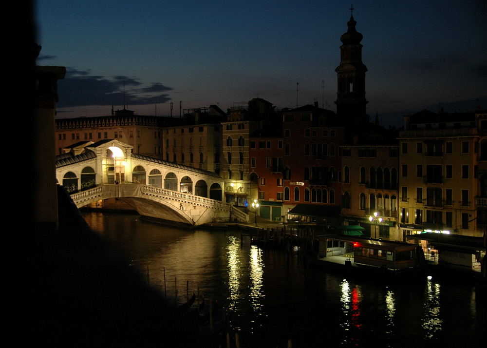 Rialto im ersten Morgenlicht von Wolfgang Riethmüller