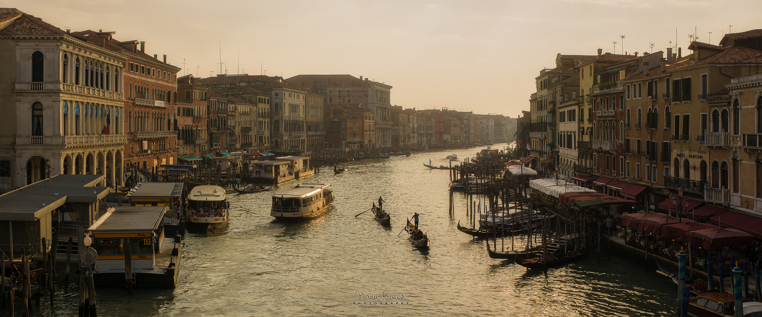 Rialto zur goldenen Stunde 