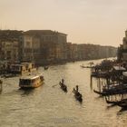 Rialto zur goldenen Stunde 