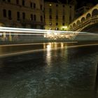 Rialtobrücke bei Nacht