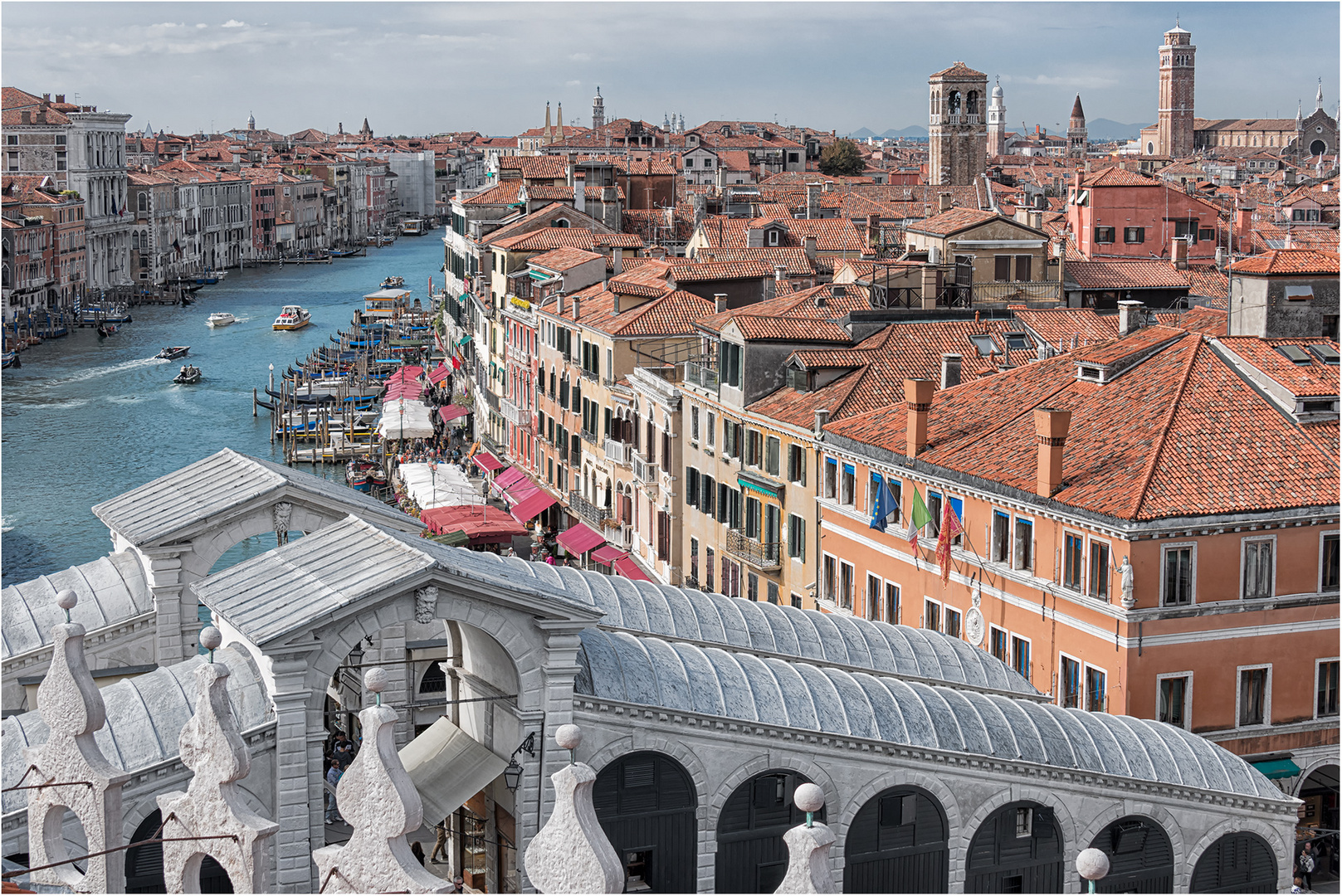 Rialtobrücke und Canal Grande.....