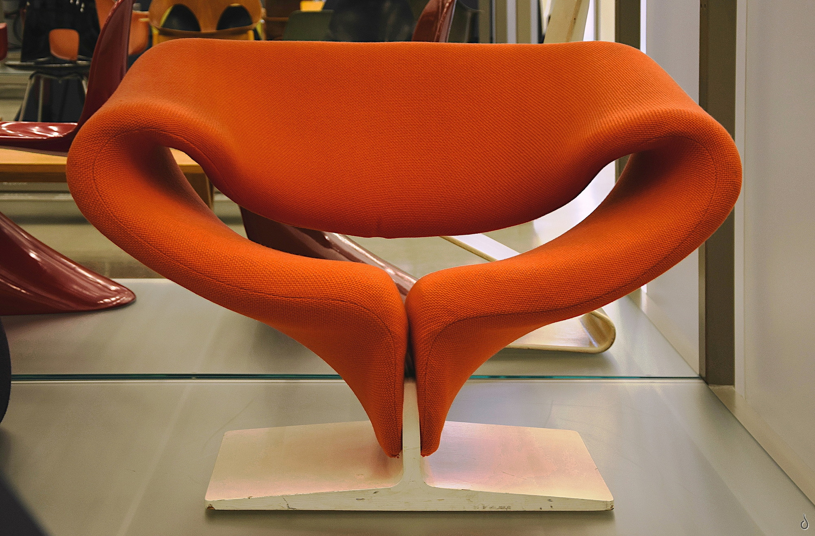 Ribbon Chair   --   Pierre Paulin   ©D7548--XOC