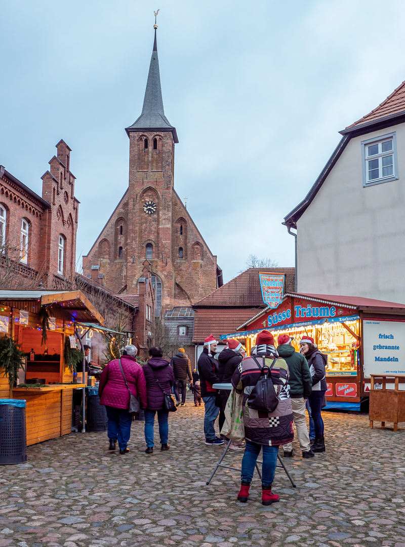 Ribnitzer Weihnachtsmarkt lädt zum Verweilen ein