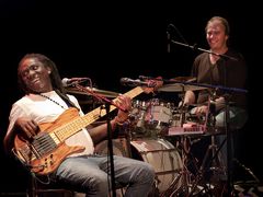 Richard Bona mit Tim Hahn