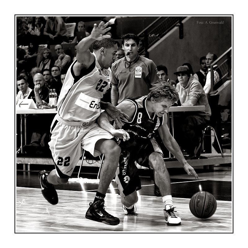 Richard Chaney Enbw Ludwigsburg Verteidigt H Schaffartzik Phantoms Braunschweig Foto Bild Sport Ballsport Basketball Bilder Auf Fotocommunity