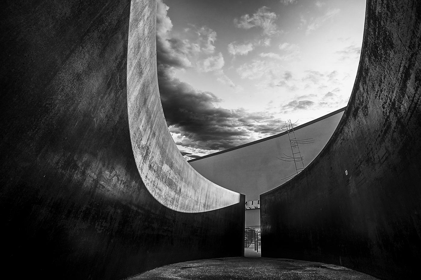 Richard Serra Plastic_bw