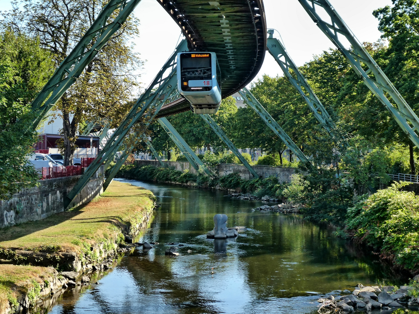 Richtung Haltestelle Adler-Brücke - Barmen