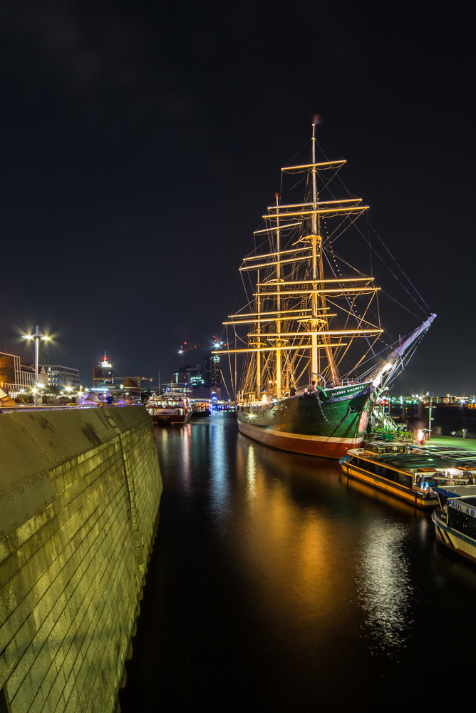 Rickmer Rickmers 2 bei Nacht