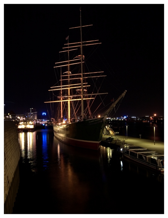 Rickmer Rickmers at night