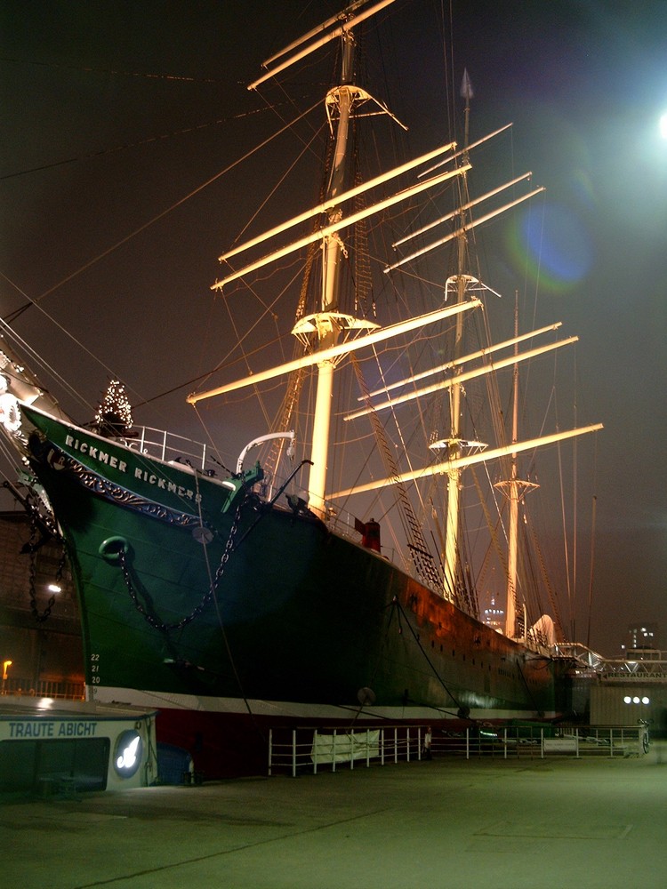 Rickmer Rickmers in einer Dezembernacht