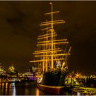 Rickmer Rickmers mit Tannenbaum am Bug .