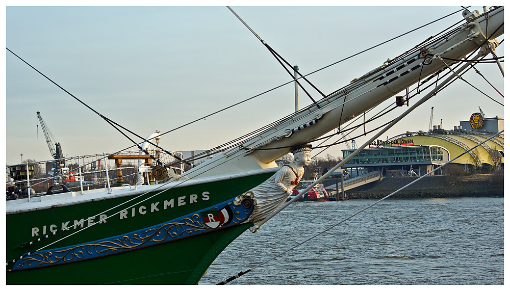 Rickmer Rickmers vs. König der Löwen