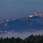 Riegersburg im Herbstfrühnebel