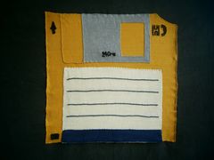 riesen gestrickte floppy disk