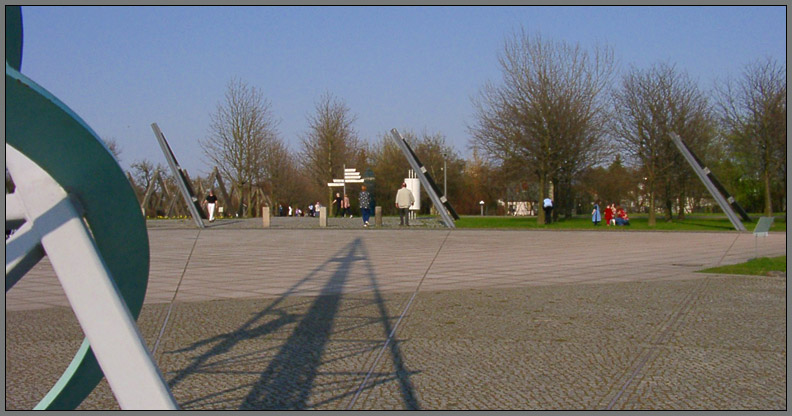 35+ Britzer Garten Sonnenuhr, Der britzer garten, am 8.