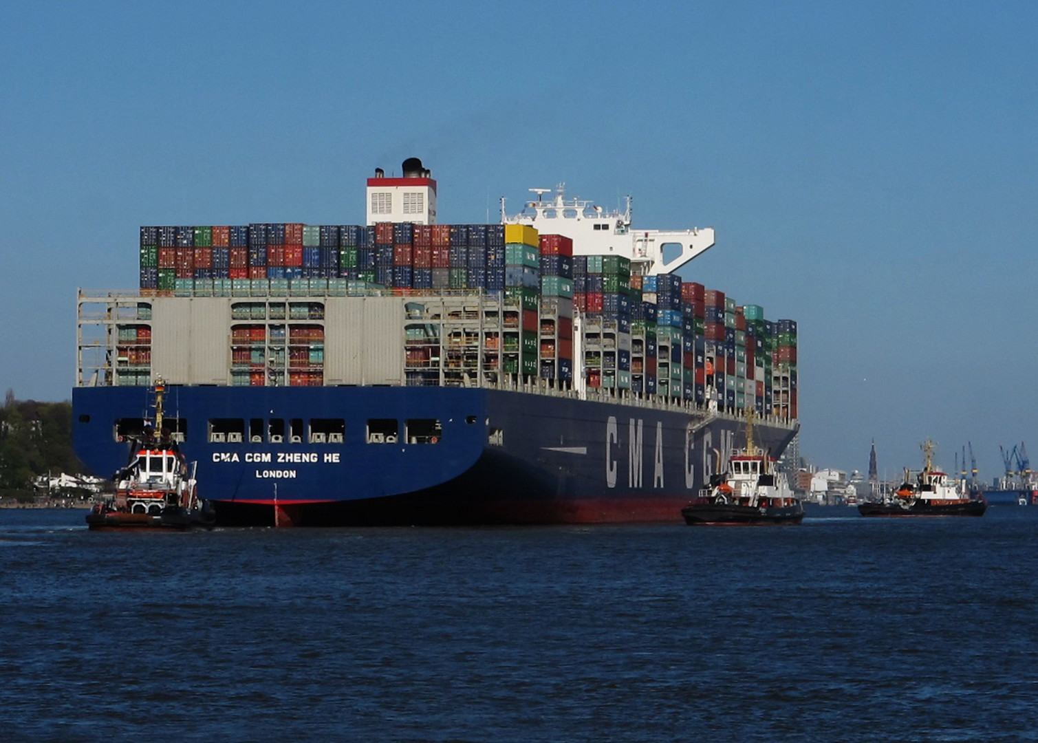 Riesencontainer im Hamburger Hafen