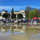 Riesenflohmarkt zu Fuße der Bavaria