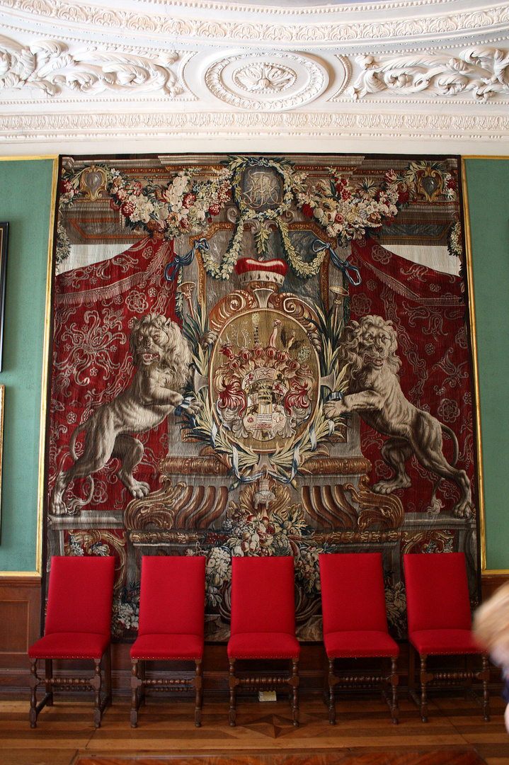 Riesengobelin mit Wappen