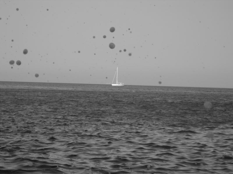 riesenknödel fallen auf segelboot