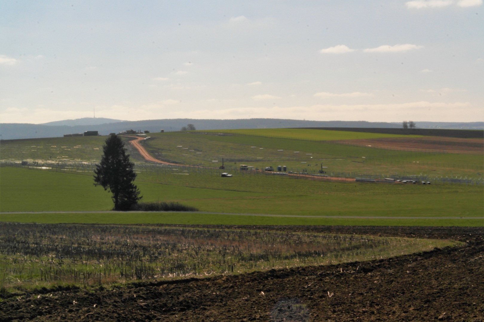 Riesenphotovoltaikanlage am Aufbaubeginn