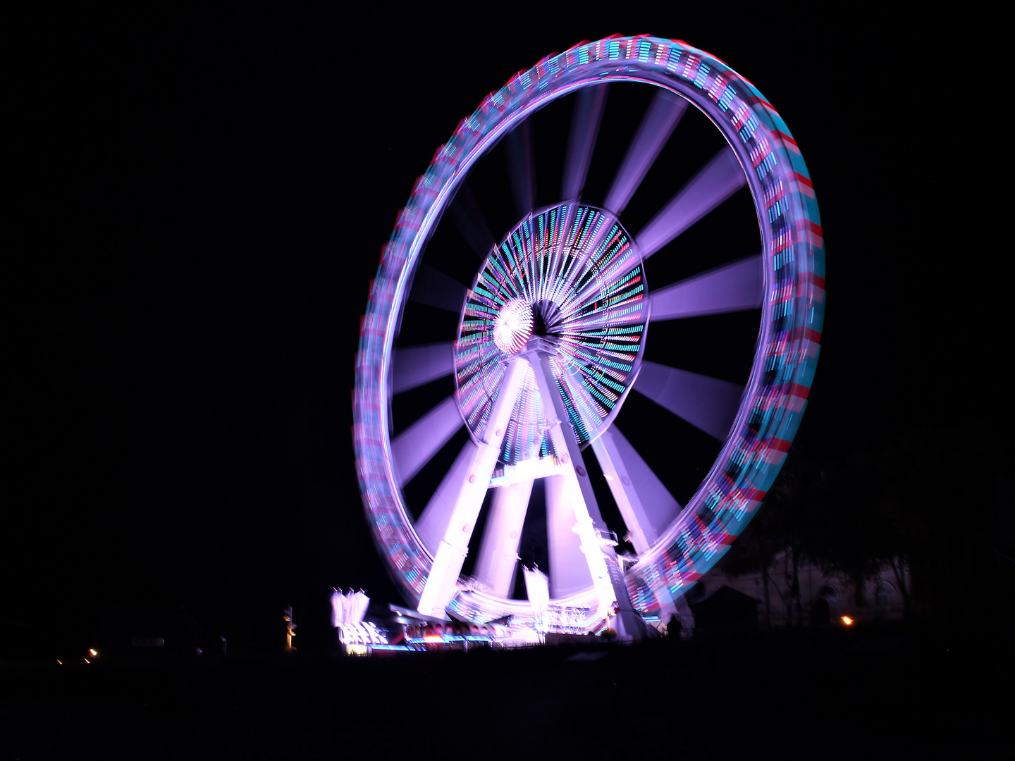 Riesenrad 9 - Das ist für das lila Licht am Stand schuld :-)