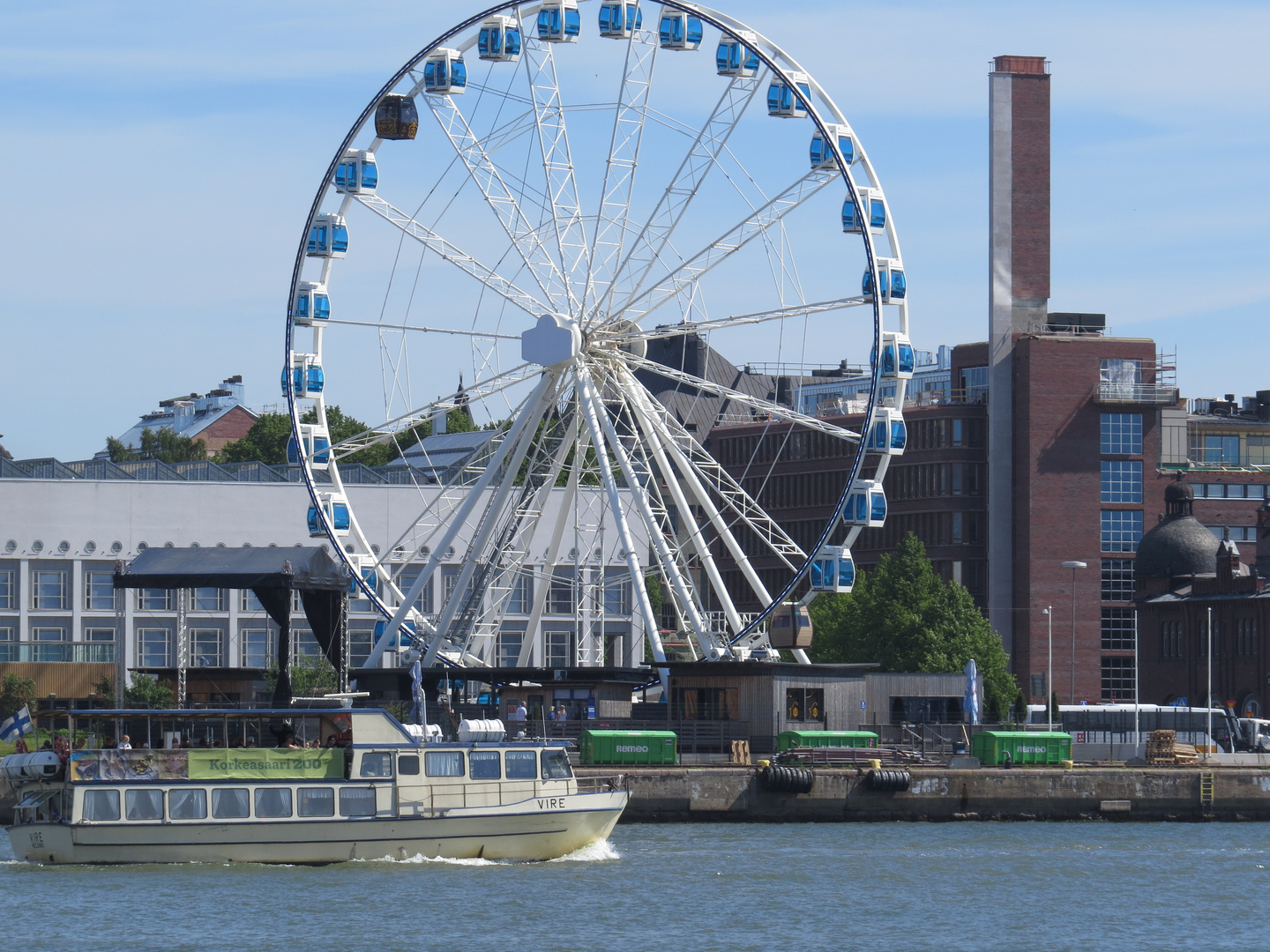 Riesenrad am Hafen von Helsinki