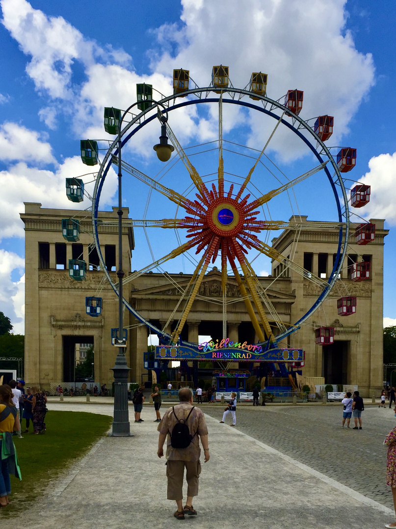 Riesenrad am Königsplatz 