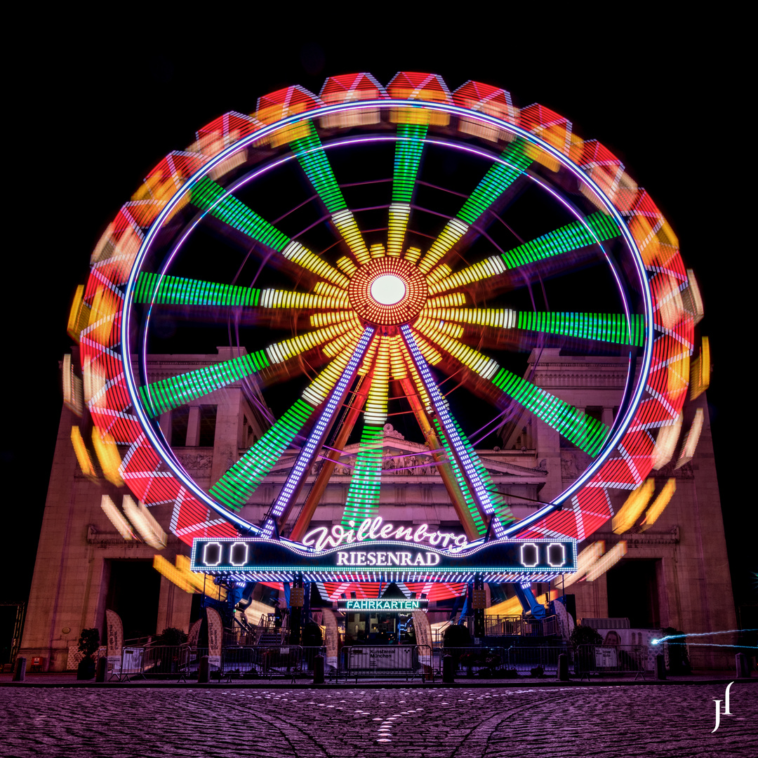 Riesenrad am Königsplatz München