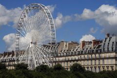 Riesenrad am Louvre